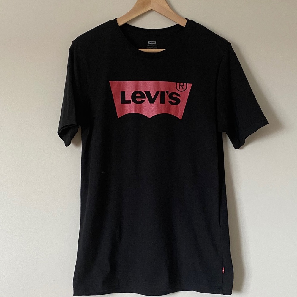 Unisex Levis Batwing Tshirt